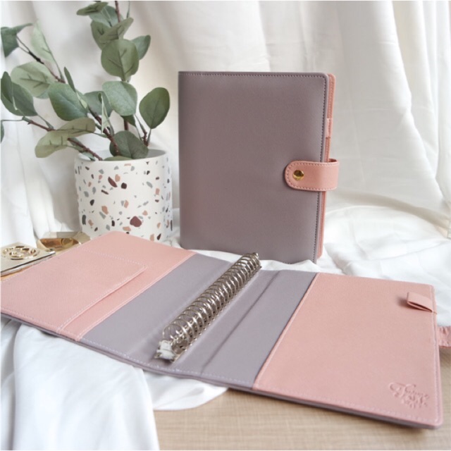 

Sydney Binder // Notebook // Planner