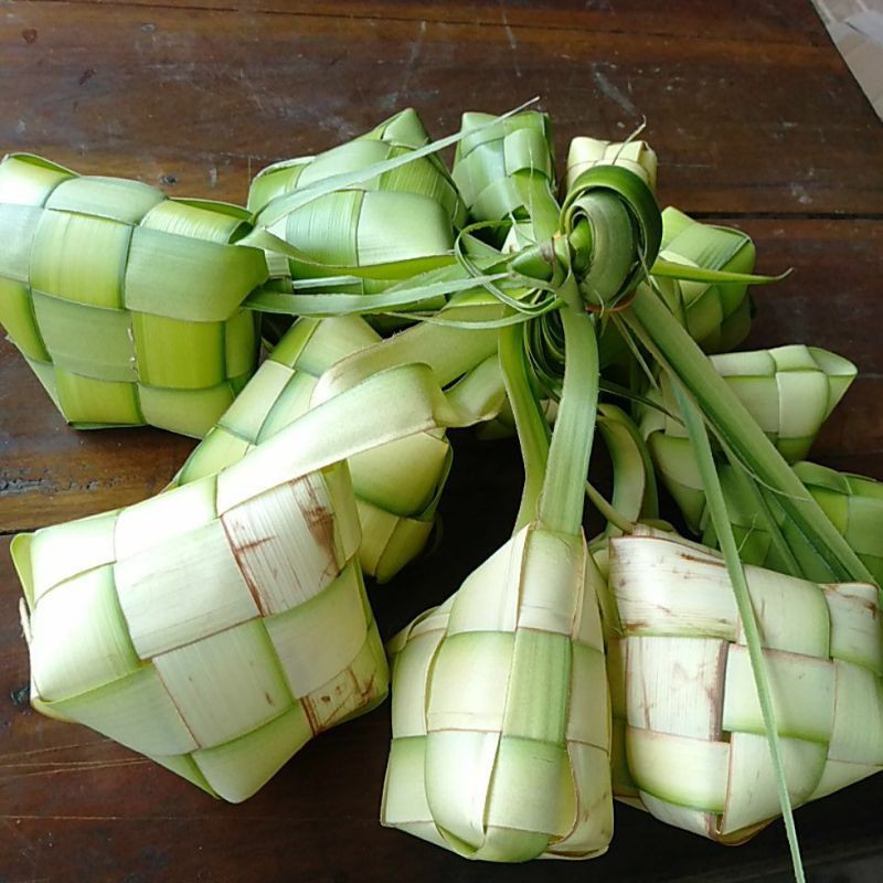 

Selongsong KETUPAT JANUR 24 bungkus segar