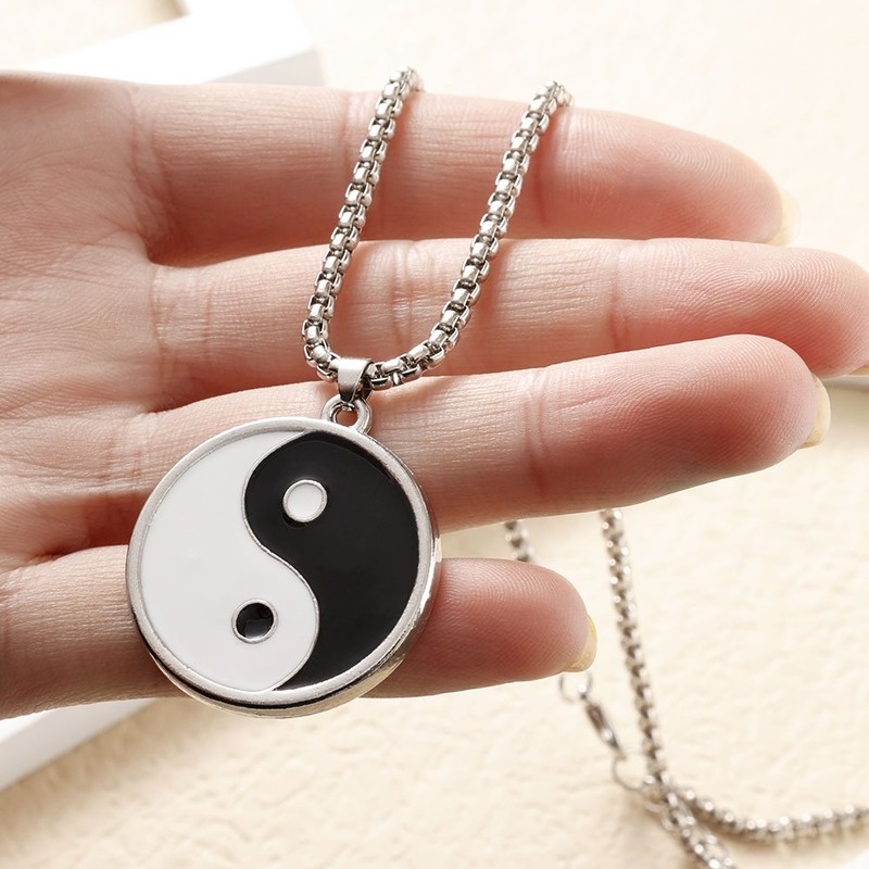 1pc Kalung Rantai Klavikula Liontin Yin Yang Taiji Bahan Alloy Gaya Cina Untuk Pria Dan Wanita