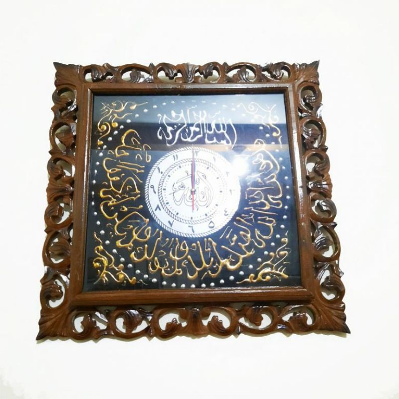 Jam Dinding Ukir Kayu Jati Motif Kaligrafi Ayat Al-Ikhlas