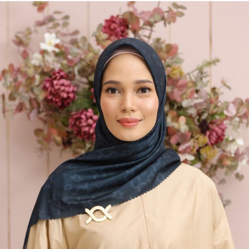 Liberty Scarf Wearing Klamby Midnight