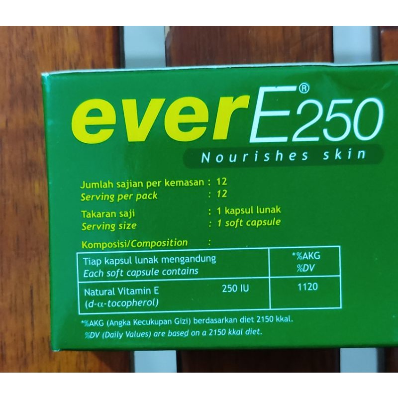 Vitamin E EVER e 250 12 Kapsul / Memelihara kesehatan kulit