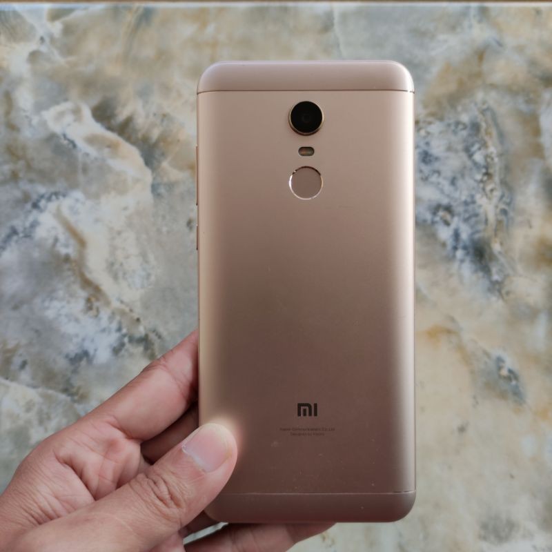 Xiaomi Redmi 5 plus ram 4 internal 64 gb seken