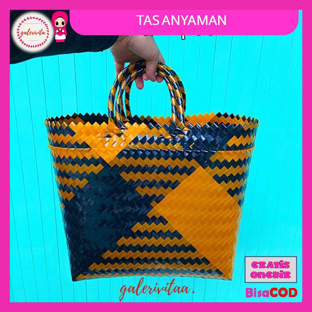 

Tas Anyam Plastik Kaca Kombinasi Ukuran M 28 x 13 x 29 Cm / Tas Belanja Anyam Jinjing Tanggung