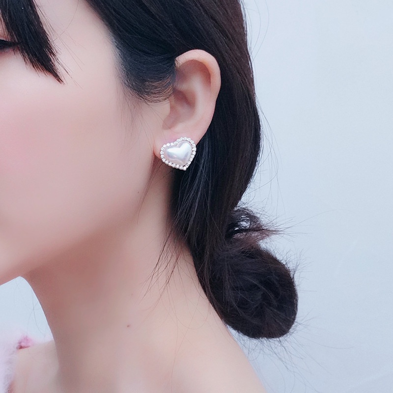 Jantung pearl stud anting-anting wanita elegan Korea Internet baru trendi halus dan sederhana berlia