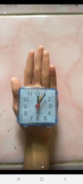 Jam Weker F70 With Alarm Quartz Movement Dimensi 10.5x10.5 Cm Murah