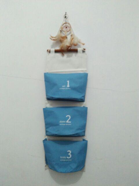 Pouch Gantung 3 Sekat Storage Bag (dilengkapi Tali Dan Kayu) P30