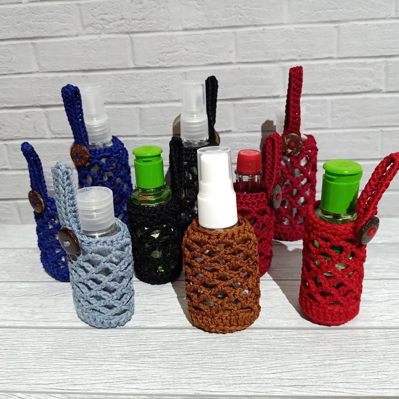 sarung rajut hand sanitizer - handsanitizer holder - hand sanitizer pouch - hand sanitizer cover - botol rajut - bottle crochet - pouch crochet - cover rajut murah - sarung botol handsanitizer rajut murah meriah - botol handsanitizer korea