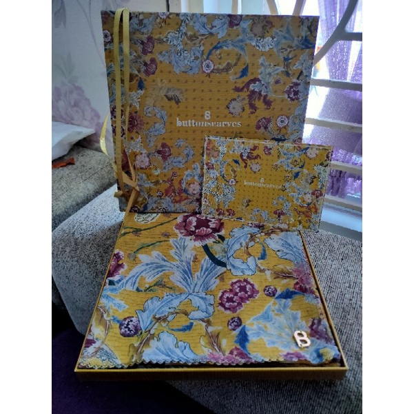 Preloved Buttonscarves Royale yellow