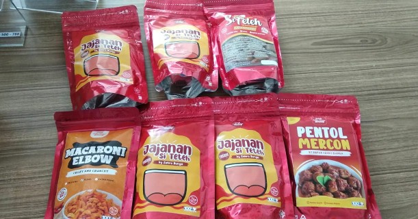 Standing Pouch Merah Alumunium Foil Klip Zipper 500gr Red 14x23 Isi 100