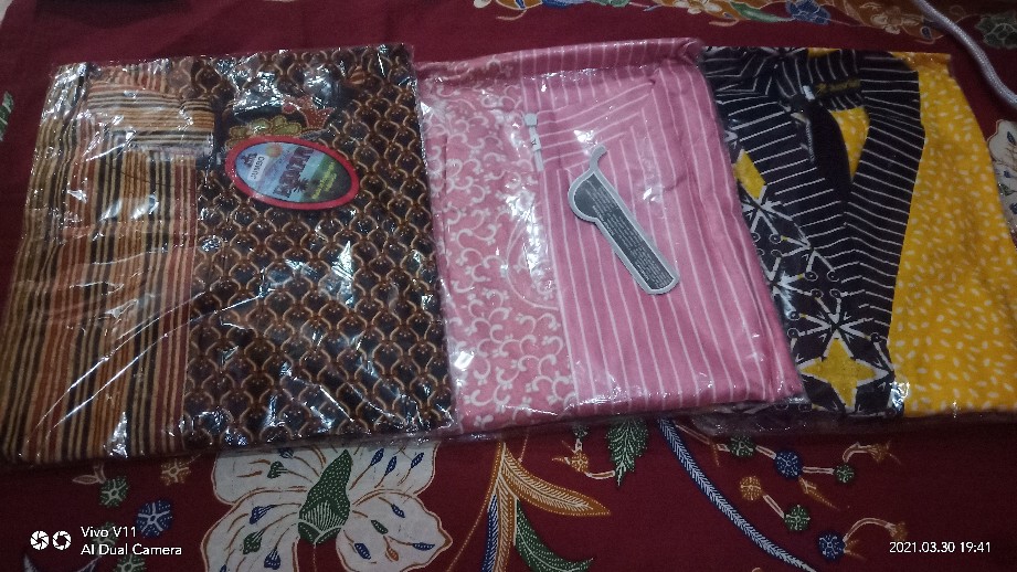 Tunik Danika Atasan Batik Wanita Kerja Modern Kasual Elegan.