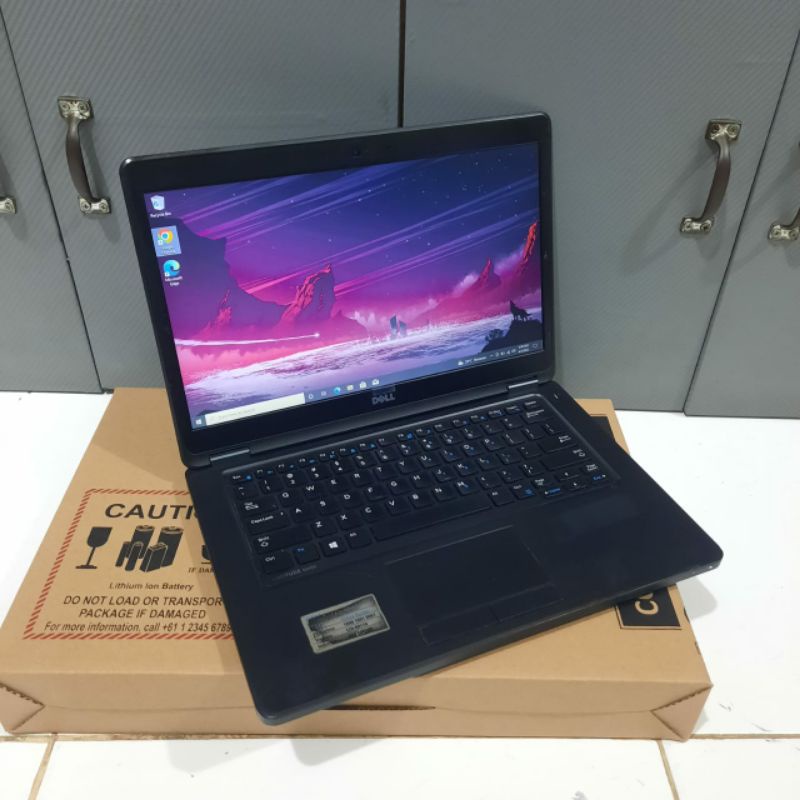 Laptop Ultrabook Dell latitude E5450 Cor i5-5300U Ram 4GB SSD 256GB intel HD 5500 Windows 10 Body slim Ringan