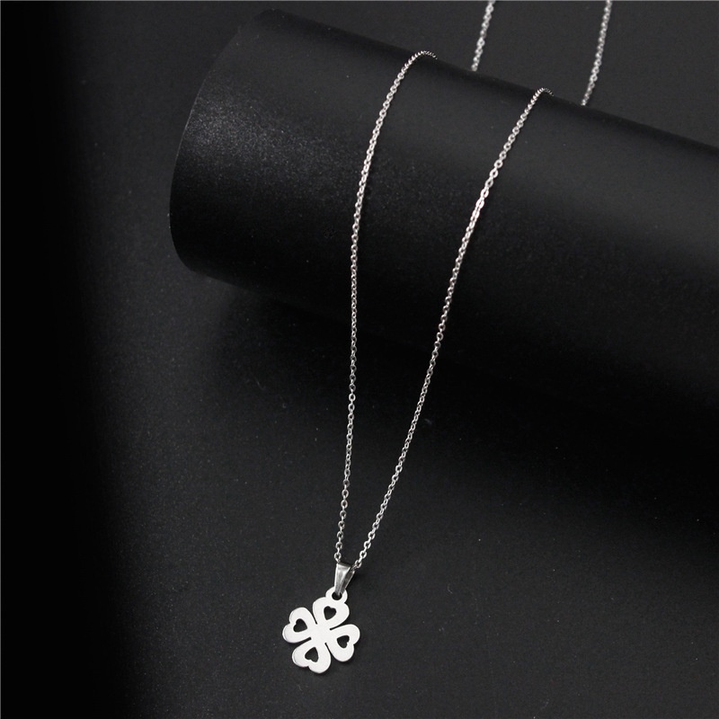 Korea fashion four-leaf clover klavikula rantai liontin sederhana stainless steel Kalung dan liontin