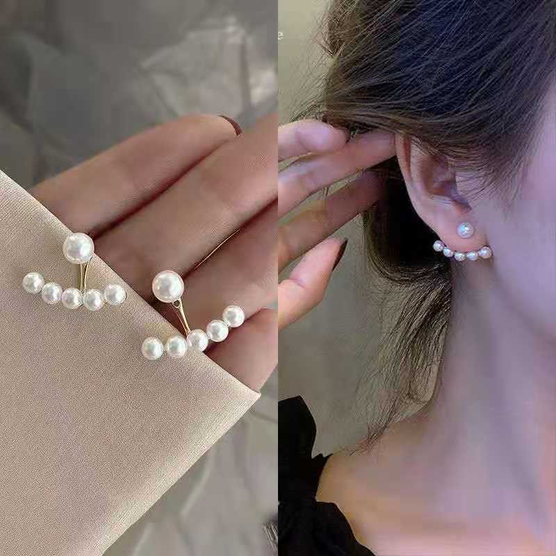 Anting Mutiara Bentuk Bulan Sabit Warna Emas Adjustable Untuk Wanita