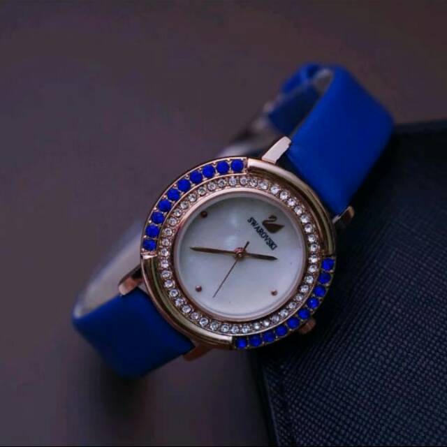 PROMO SUPER.. JAM TANGAN SWAROVSKI BAHAN TALI KULIT BIRU UDAH PAKAI BOX