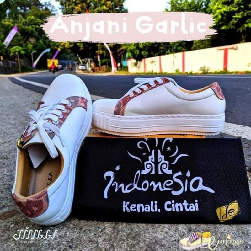 Sepatu sneakers batik unik dan staylis anjani by jingga indonesia