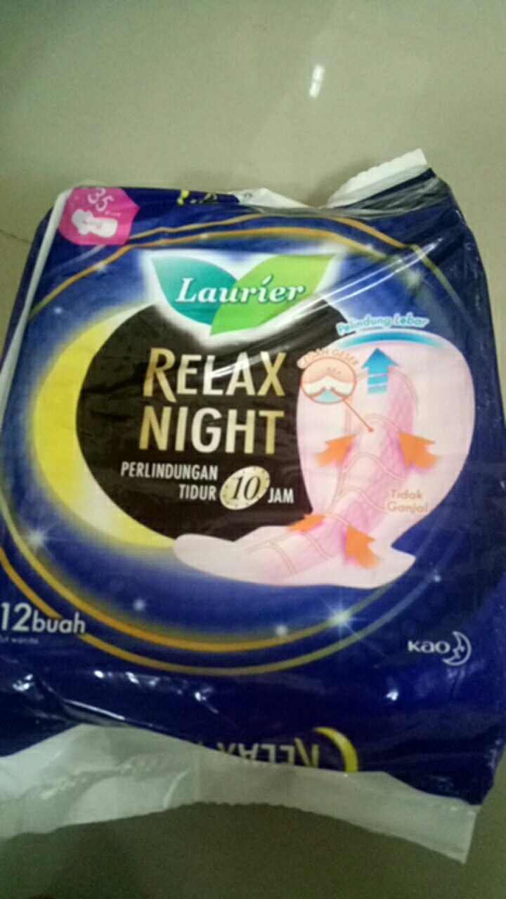 Laurier Relax Night 35 Cm Isi 12pc, Charm Safe Night 35 Cm Isi 12pc
