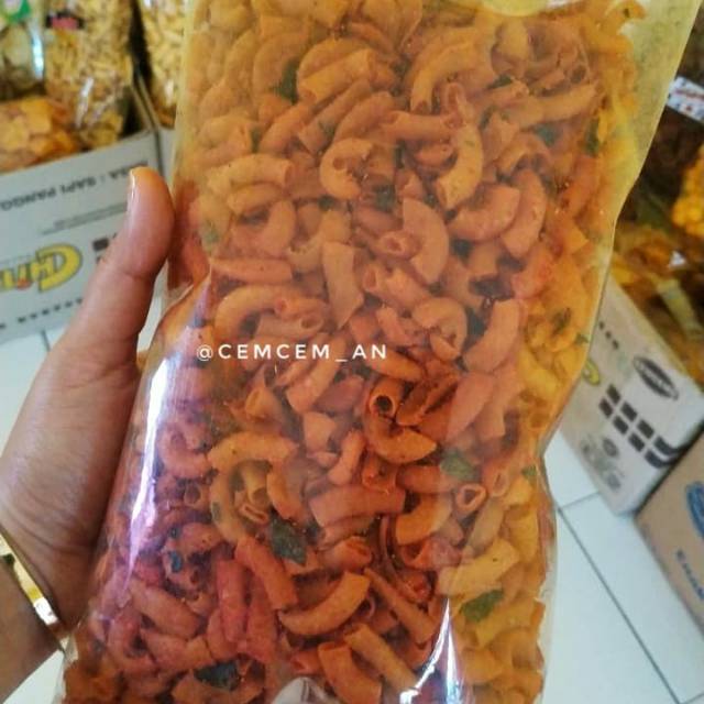 

Makaroni pedas manis daun jeruk