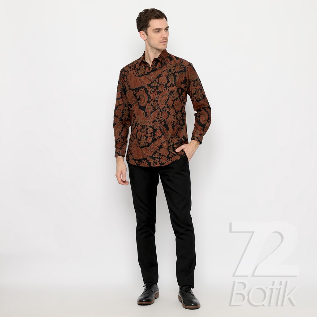 BATIK PRIA LENGAN PANJANG Kemeja Hem Slimfit Premium Motif Merak Warna Hitam Coklat 721008 CAP 72 - Baju Kemeja Atasan Pakaian Setelan Batik Pria Cowok Laki Laki Remaja Keluarga Kantor Lengan Panjang Modern Slimfit Slim Fit Premium Kekinian