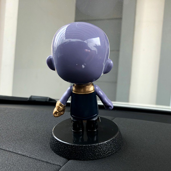 THANOS AVANGER SOLAR POWER Boneka Figure Miniatur Pajangan Mobil Goyang Kepala Shacking Head