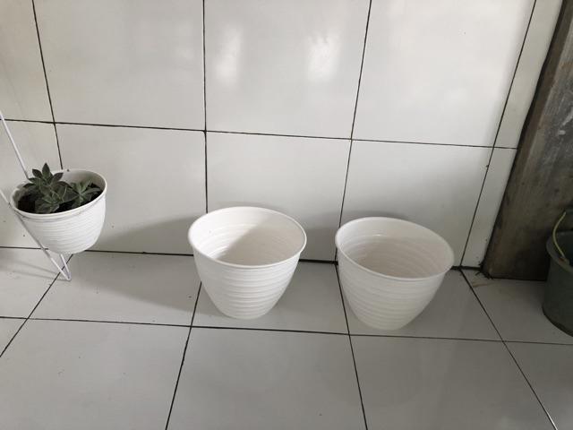 Pot Tawon 30 Cm Putih