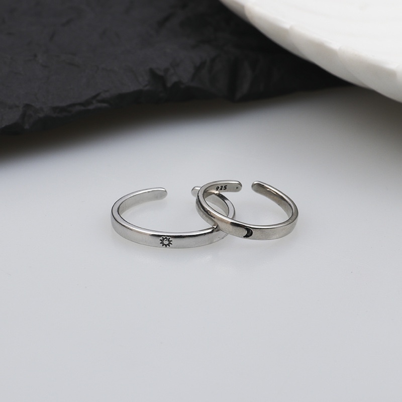 2pcs Cincin Pasangan Desain Bulan Bintang Bahan 925 Silver Untuk Pernikahan