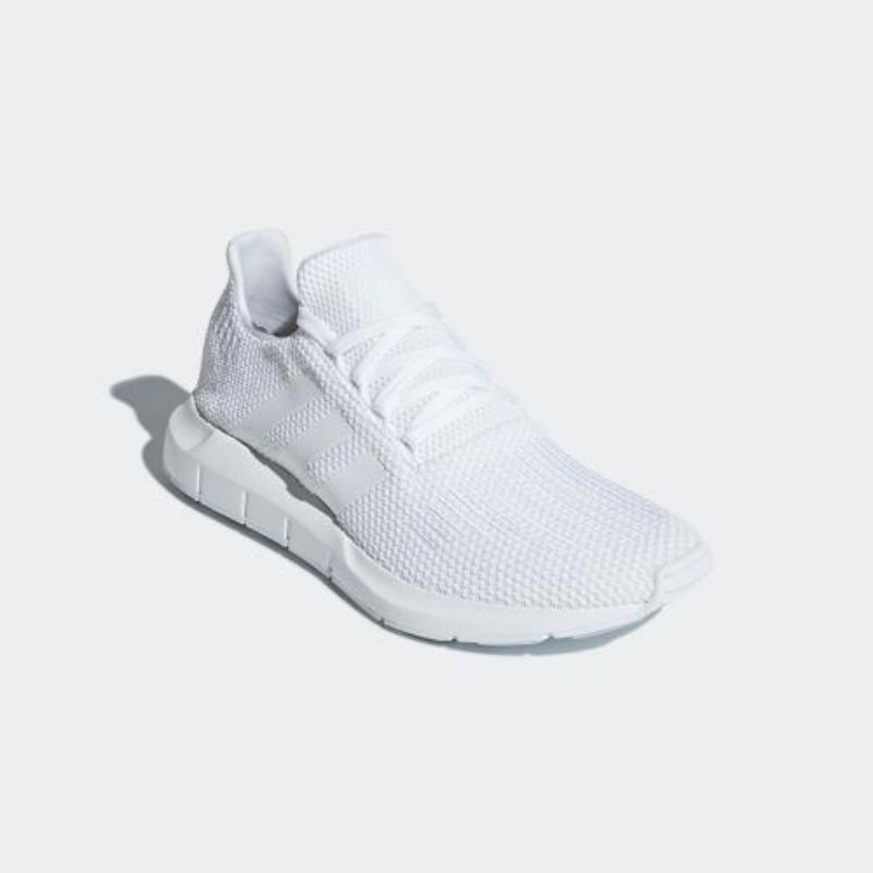 white nike swift run