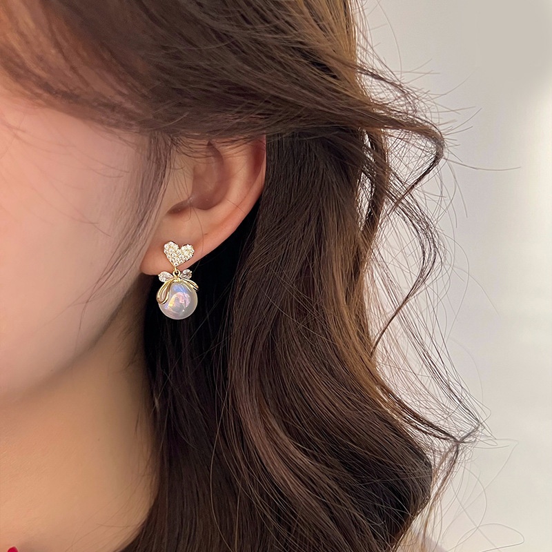 Anting Stud Desain Hati Pita Aksen Kristal Mutiara Berlian Imitasi Gaya Korea Untuk Wanita