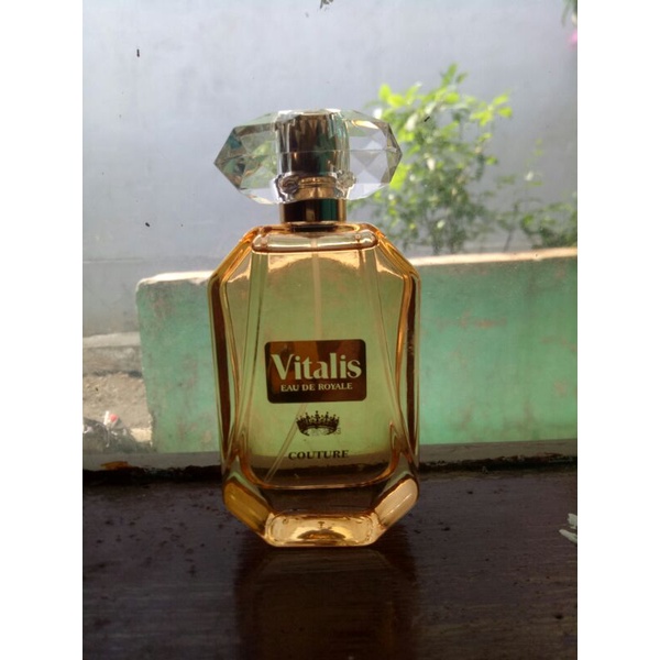 Parfum vitalis eau de royale couture gold kuning