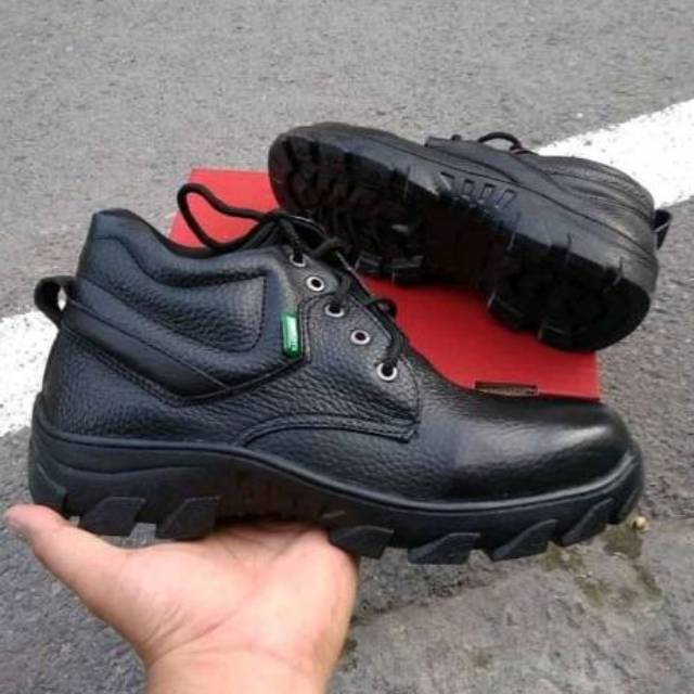 Sepatu Boots Kulit Kickers Safety