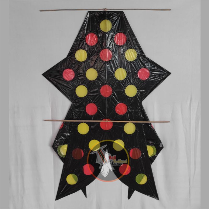 layangan bebean bali bongkar pasang knockdown lebar 110cm x tinggi 170cm motif polkadot merah kuning