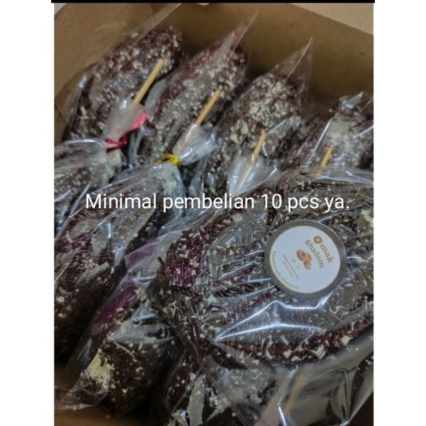 

Donat "paha ayam" rasa coklat MAK SHALOM