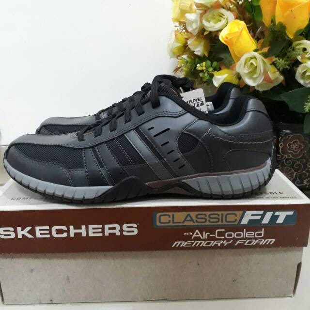 SKECHERS CLASSIC FIT
