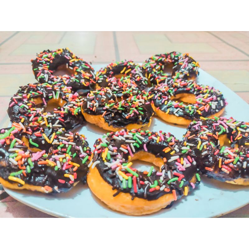 

DONAT CHOCO RAINBOW DIJAMIN ENAK HALAL 100%