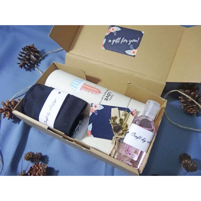 

A413-414HAMPERS NEW NORMAL KADO GIFT BOX HADIAH WISUDA ULANG TAHUN