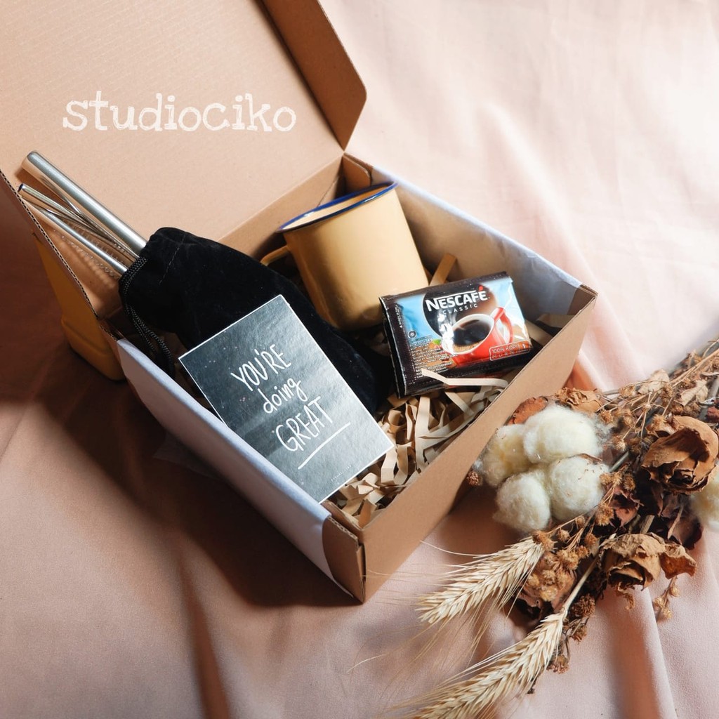 Hampers Cowok / Kado Ulang Tahun Cowok Cewek / Hampers Gift Box Wisuda Ulang Tahun Anniversary / Gift Box For Men / Graduation Birthday Gift Box / Gift Set Teman Ngopi by Studiociko