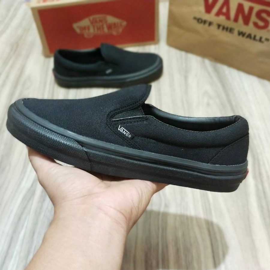 Sepatu Pria Slip On Full Black Classic Sepatu Sekolah Skate Sepatu Casual Sneakers Pria Hitam Polos Authentic Sneakers Vans Old Skool Murah Sepatu Wanita Premium Sepatu Kerja Slop / Sepatu Couple Hitam Classic