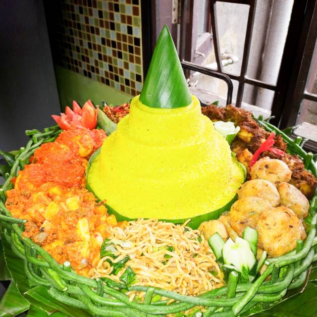 

Tumpeng