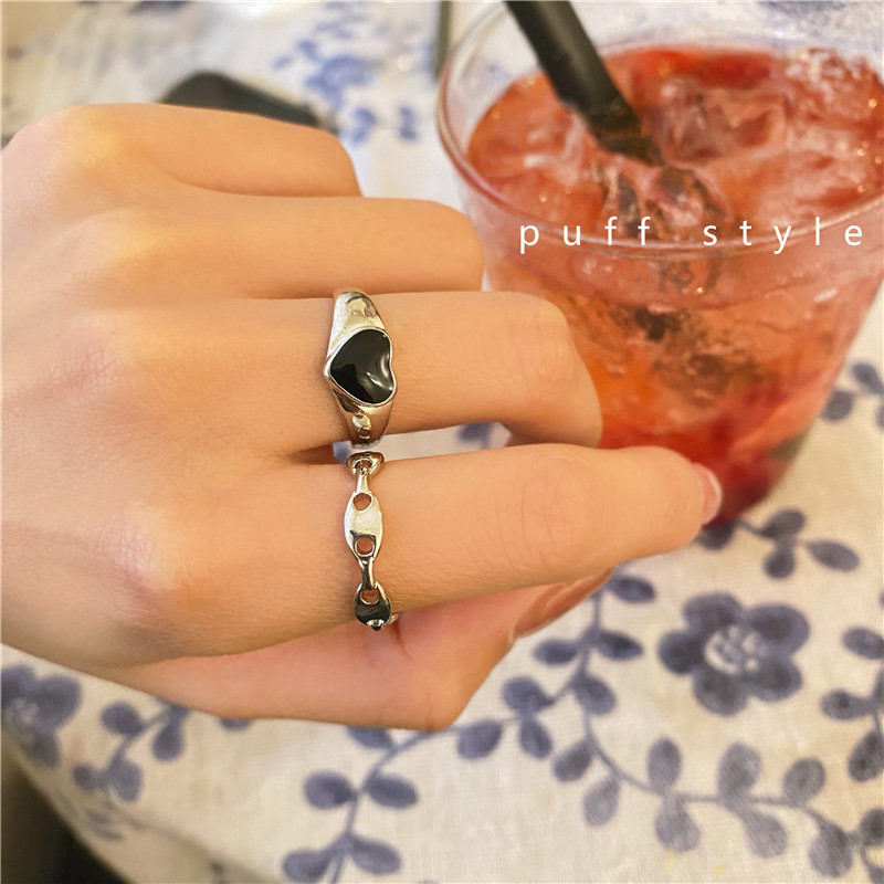 2pcs Cincin Bentuk Hati Warna Hitam Gaya Korea Untuk Wanita