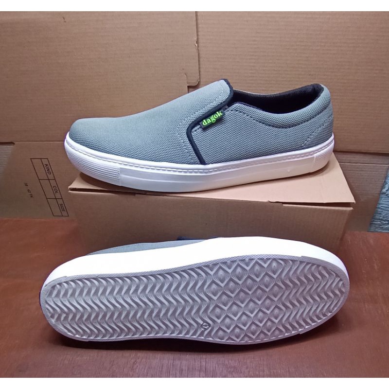 sepatu slip-on/ sepatu kasual/sepatu pria sepatu ket /sepatu sneaker tampa tali