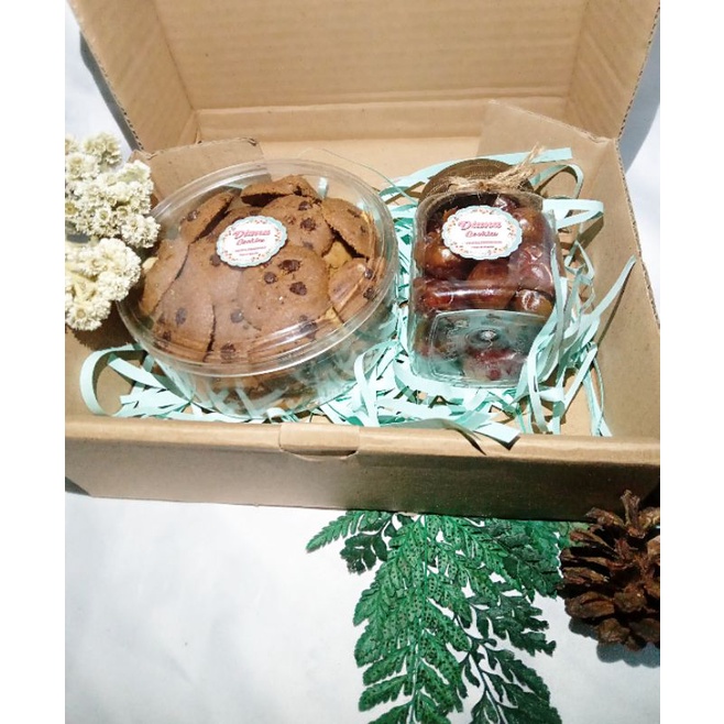 

hampers lebaran cookies chocochip kemasan toples 200gram