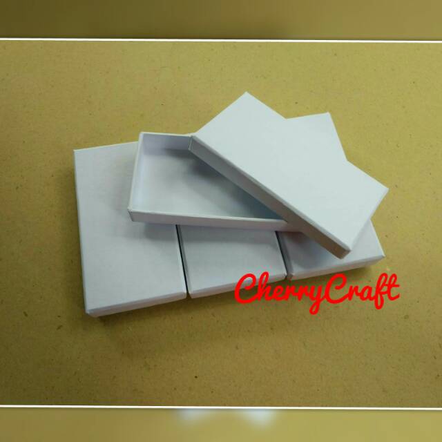 

Kotak Kado/ Gift Box/ Packing ukuran 17x8x3 cm cover luar dalam
