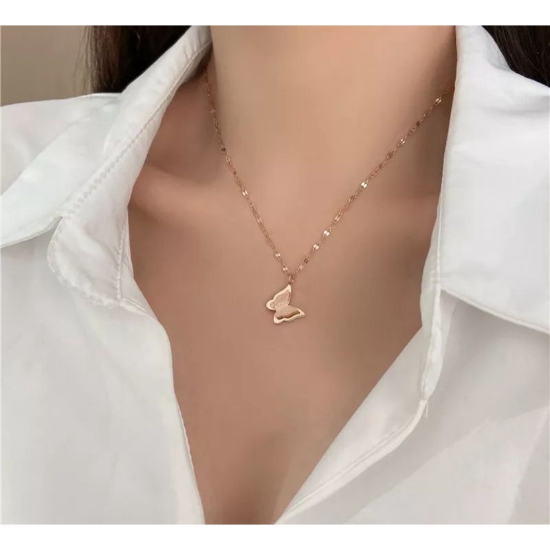 KALUNG TITANIUM LIONTIN KUPU KUPU WANITA