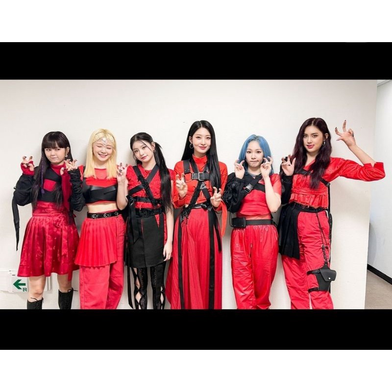 EVERGLOW KOSTUM MV RED VERS