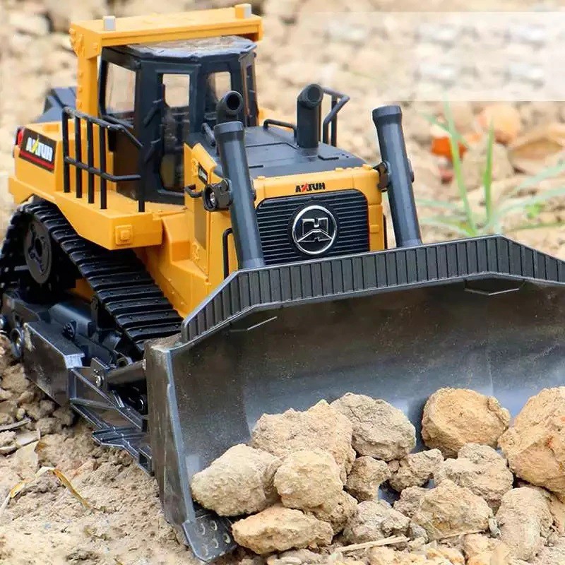 Huina 1569 RC Truck Bulldozer Mainan Anak 1/16 2.4G 8CH RC Alat Berat