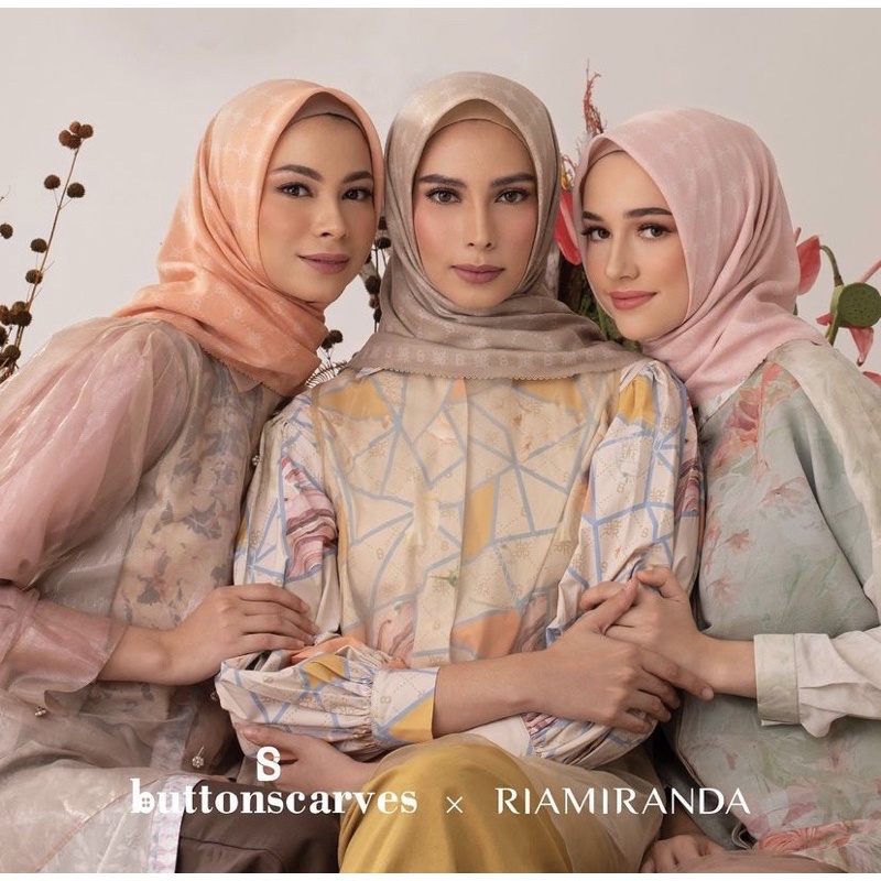 [READY STOCK] XANADU RIA MIRANDA X BUTTONSCARVES DARIA VALVIA TOP