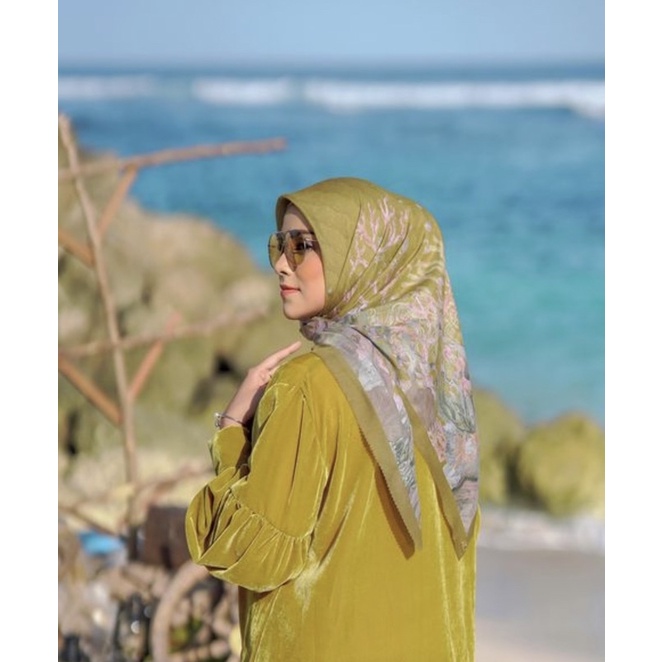 Buttonscarves Mermaid mustard