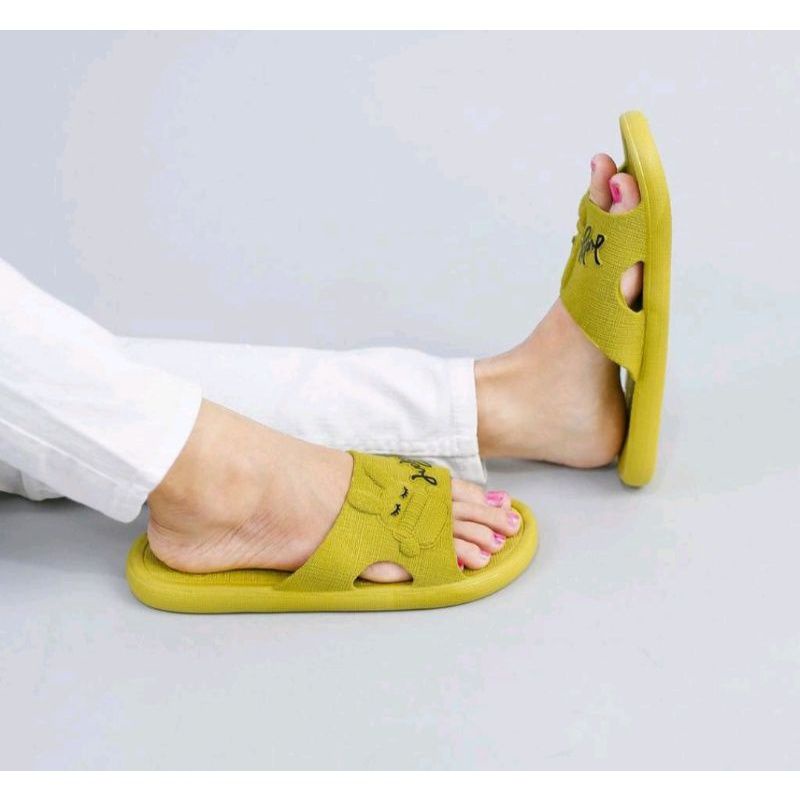 SANDAL WANITA SUPER NYAMAN,SANDAL PEREMPUAN MODEL KOREA,SANDAL SLOP KARET TERBARU EMPUK ANTI SLIP