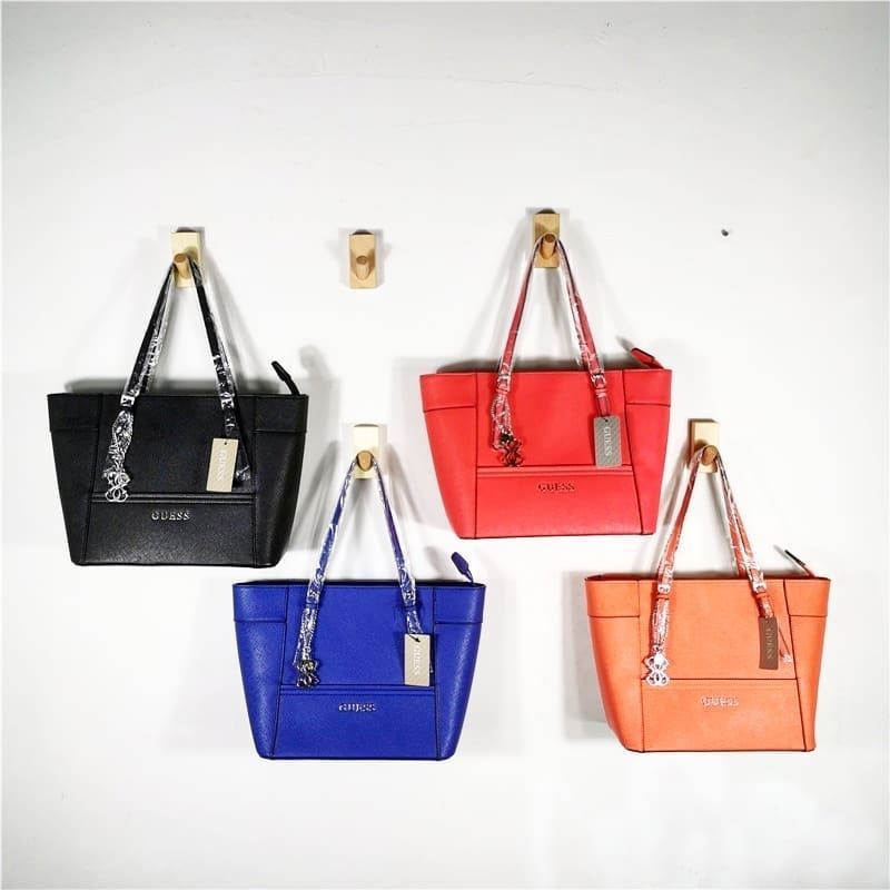 GUESSS Medium Delaney Classic Tote