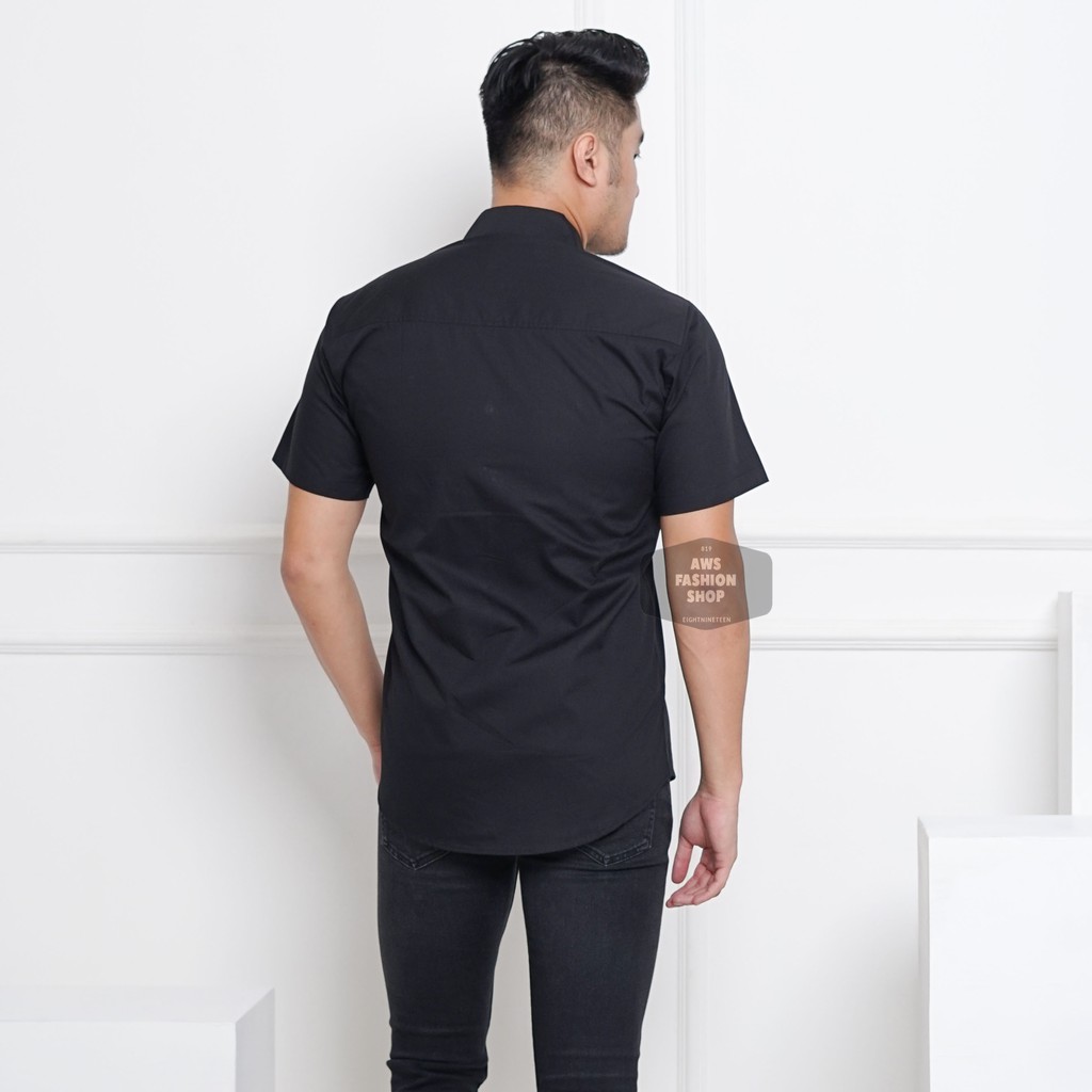 Kemeja Pria Lengan Pendek Polos Hitam Pekat Black Slimfit Casual 3308